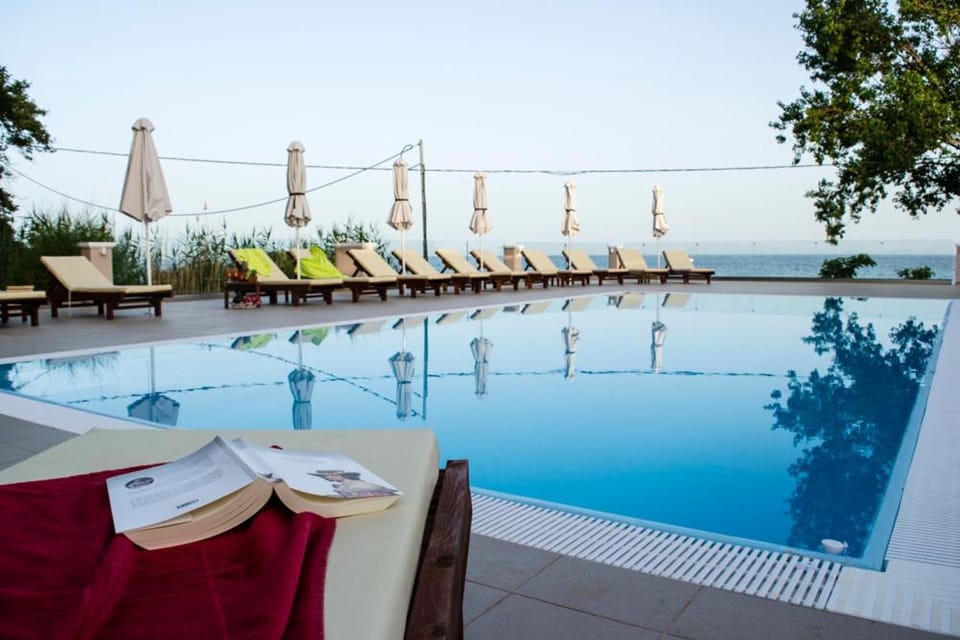 Day, Natural landscape, Pool view, Sea view, Swimming pool, sunbed