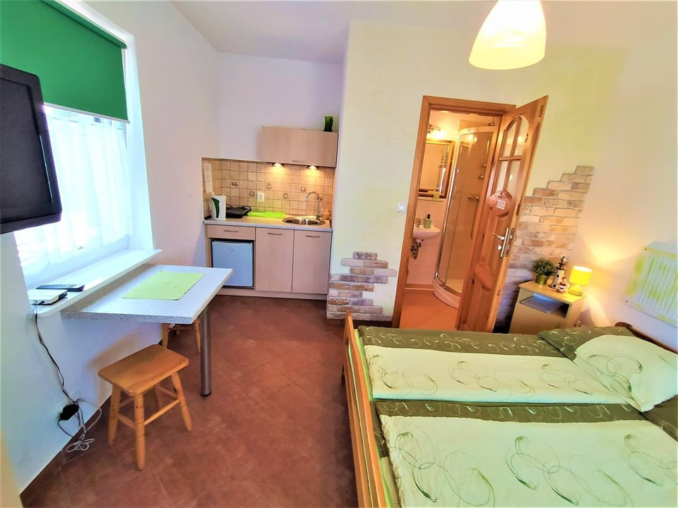 Bed, Kitchen or kitchenette