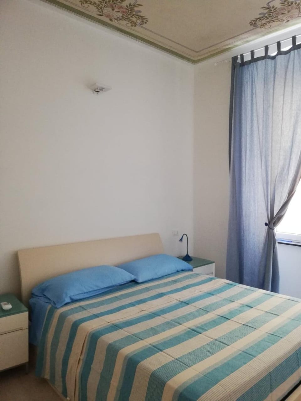 Bed, Photo of the whole room, Decorative detail, Bedroom