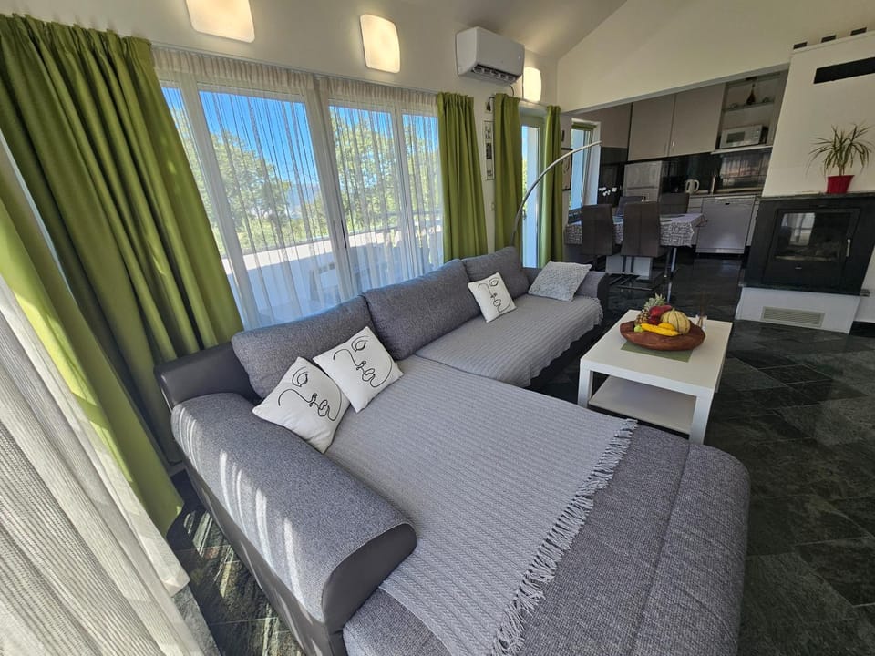 Molnar Resort Villa Mimoza & Apartment Nea Resort in Primorje-Gorski Kotar County