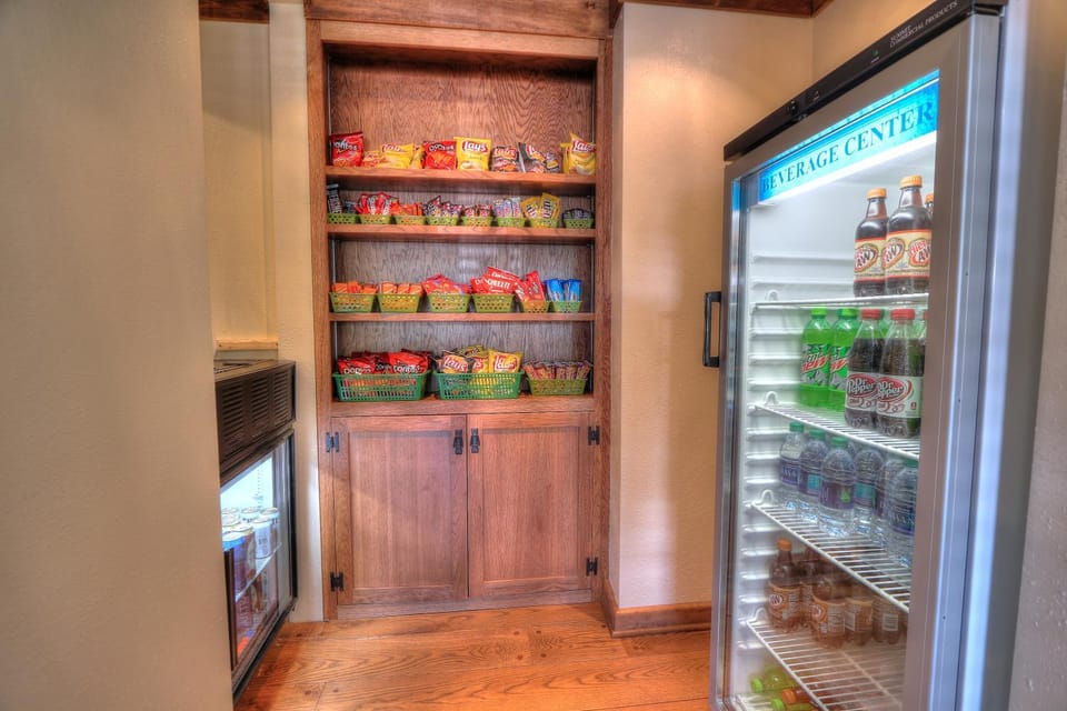 Food, Non alcoholic drinks