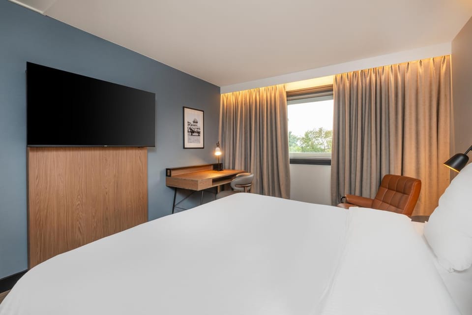 Shower, Coffee/tea facilities, Photo of the whole room, Bedroom, Location, hair dryier, internet