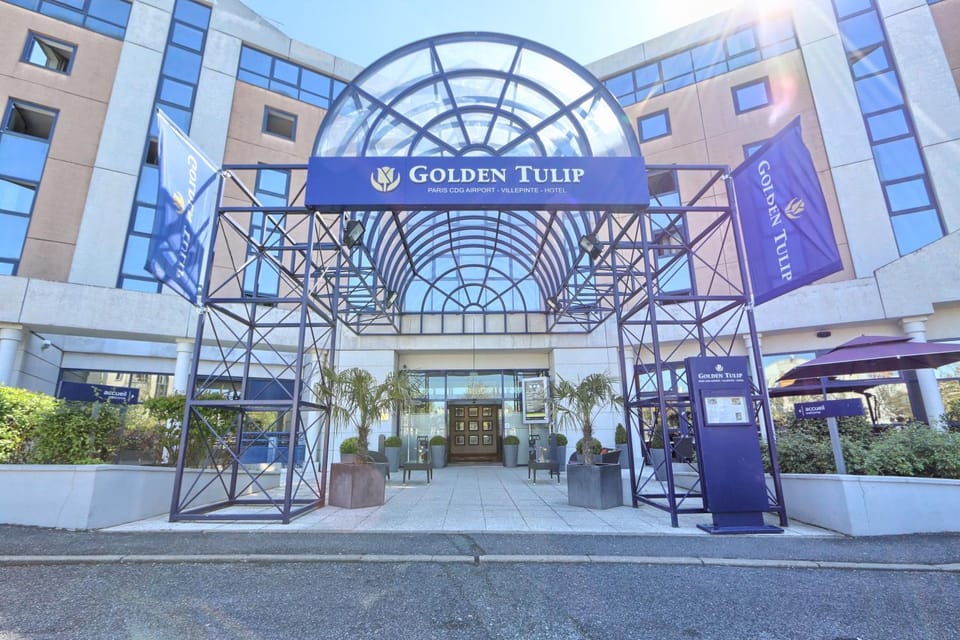 Nearby landmark, Facade/entrance, Property logo or sign