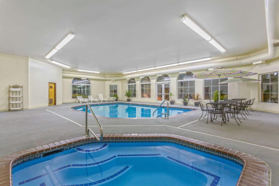On site, Pool view, Swimming pool, Swimming pool
