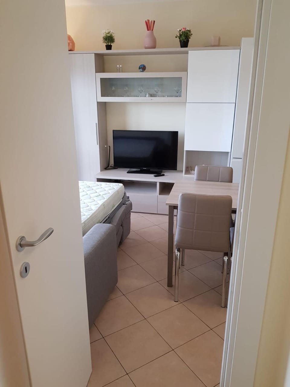 Bellissimo appartamento a 10 minuti da malpensa MXP - vicino milano e lago maggiore, vicino a supermercati, palestra e cinema, SELF CHECK- IN Apartment in Lombardy