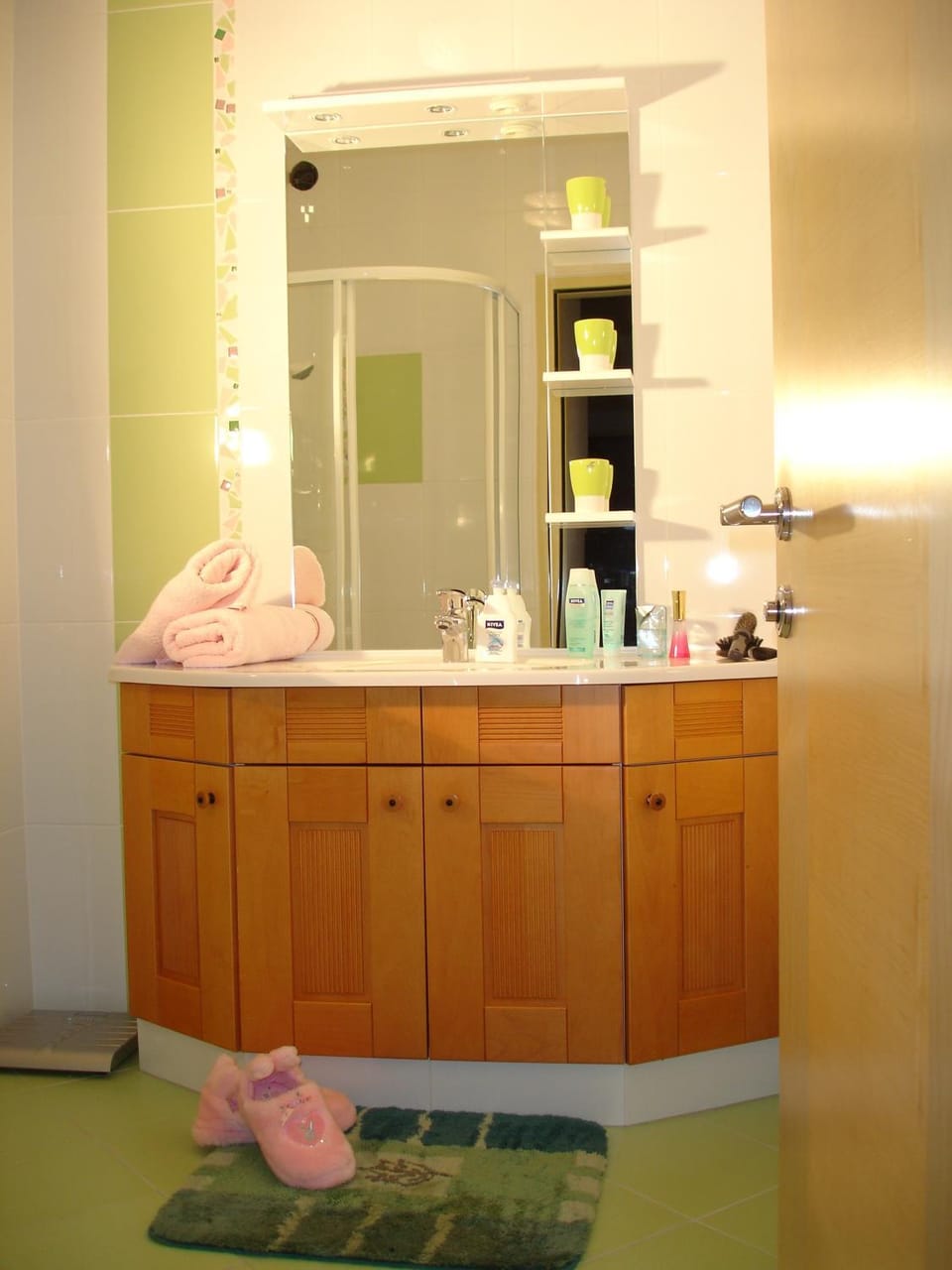Bathroom, towels