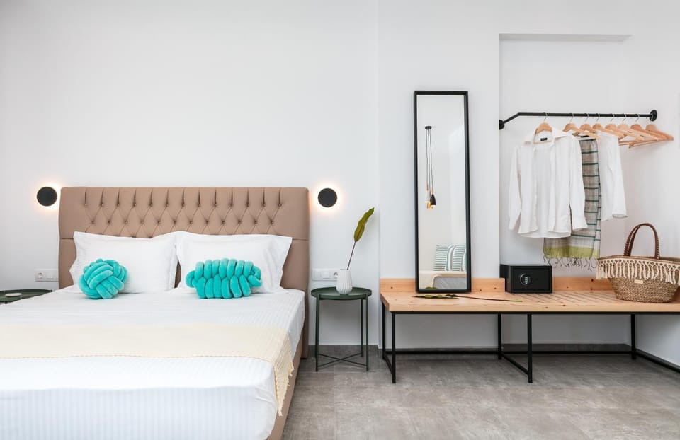 Bed, Day, Night, Decorative detail, Bedroom, On site, Area and facilities, Area and facilities