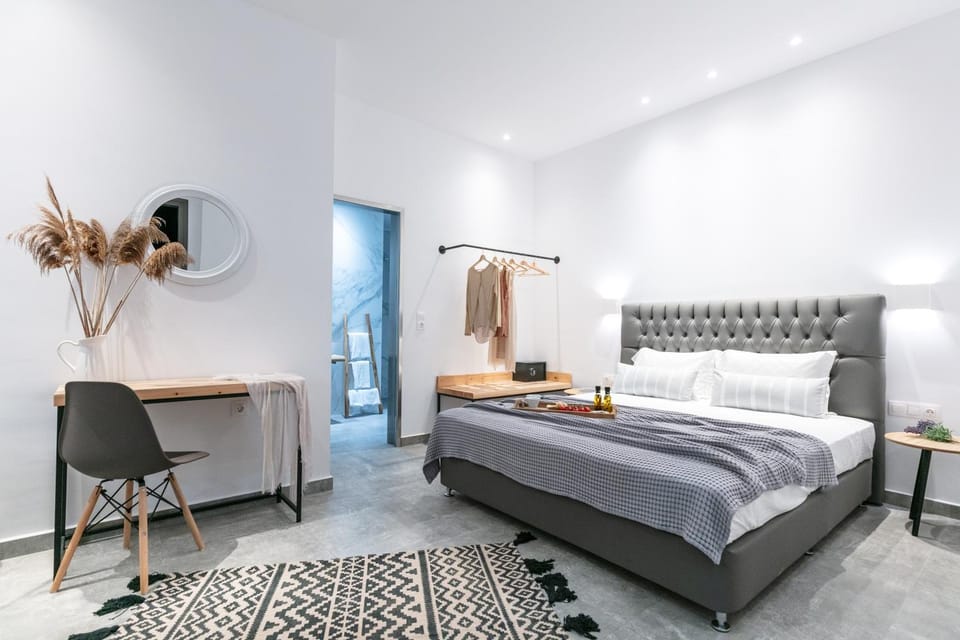 Staff, Bed, Decorative detail, Decorative detail, Family