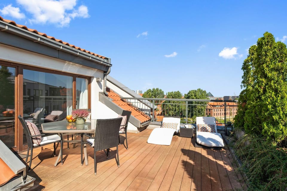 Property building, Patio, Day, View (from property/room), Balcony/Terrace, Seating area