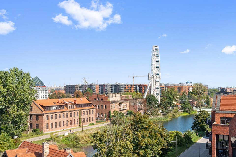 Property building, Nearby landmark, City view, River view, Location