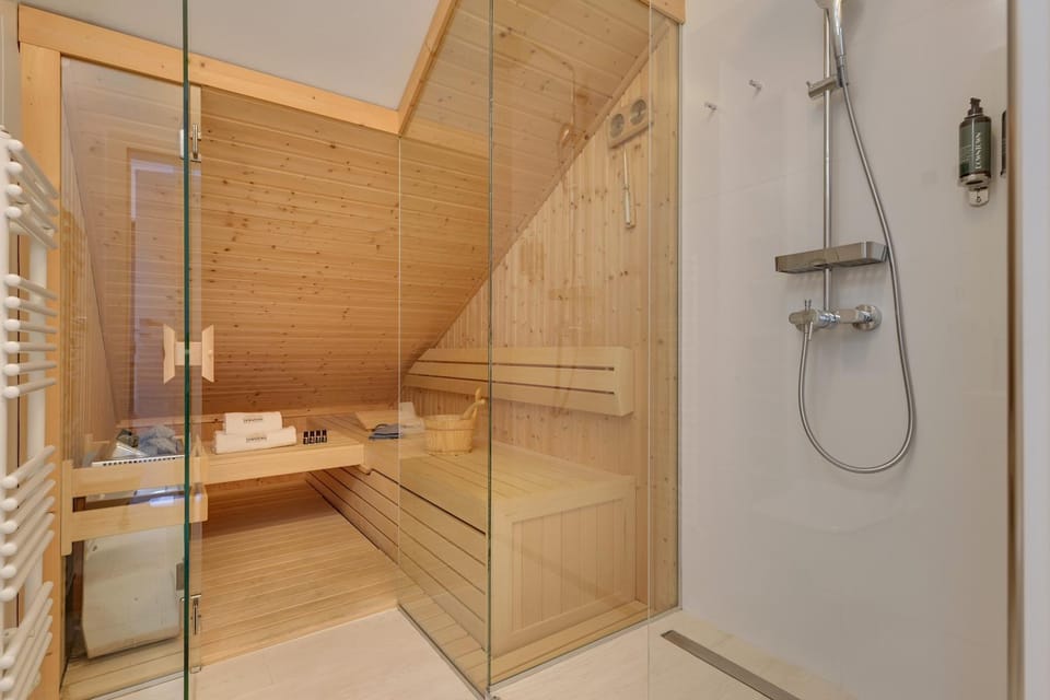 Shower, Sauna, Bathroom, towels
