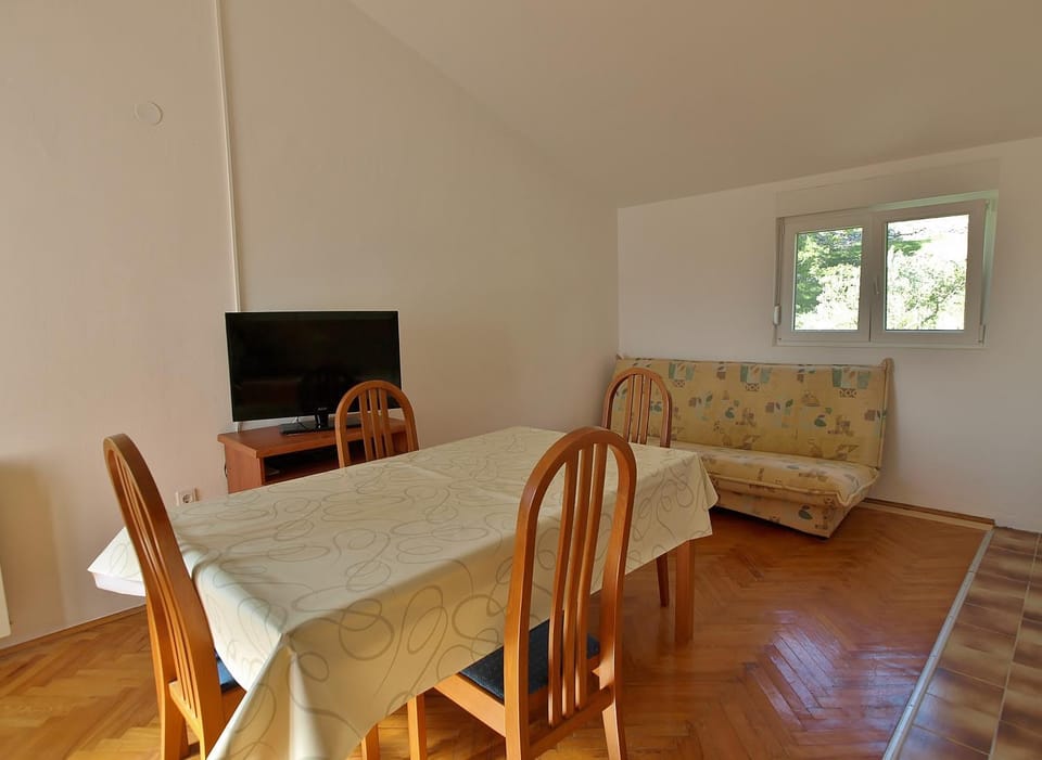TV and multimedia, Living room, Dining area
