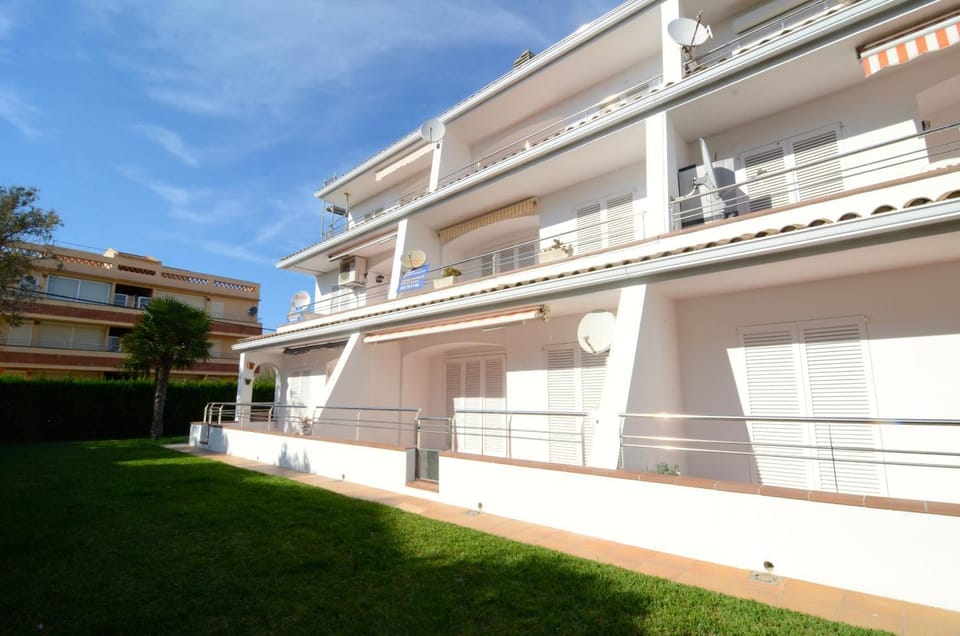 Property building, Facade/entrance, Off site