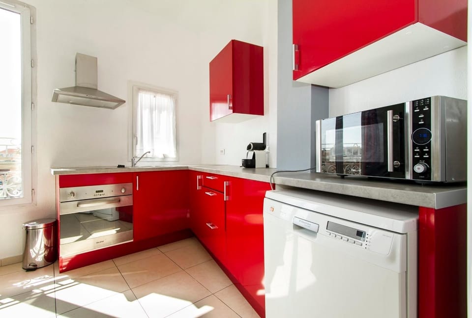 Kitchen or kitchenette