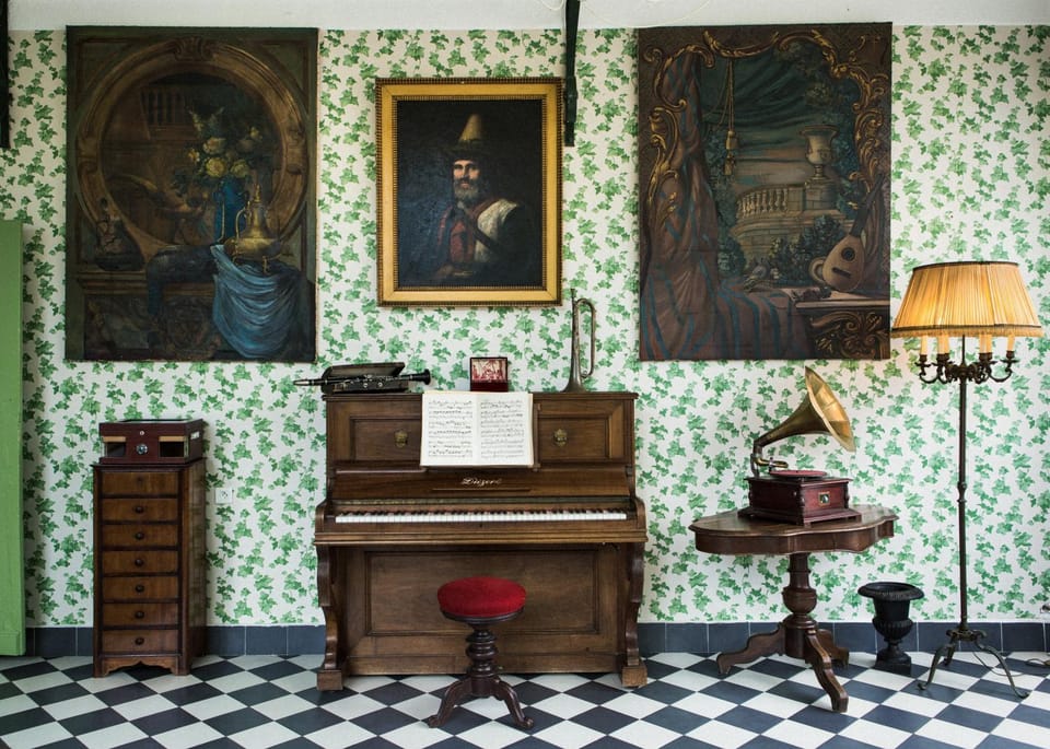 Living room, Area and facilities