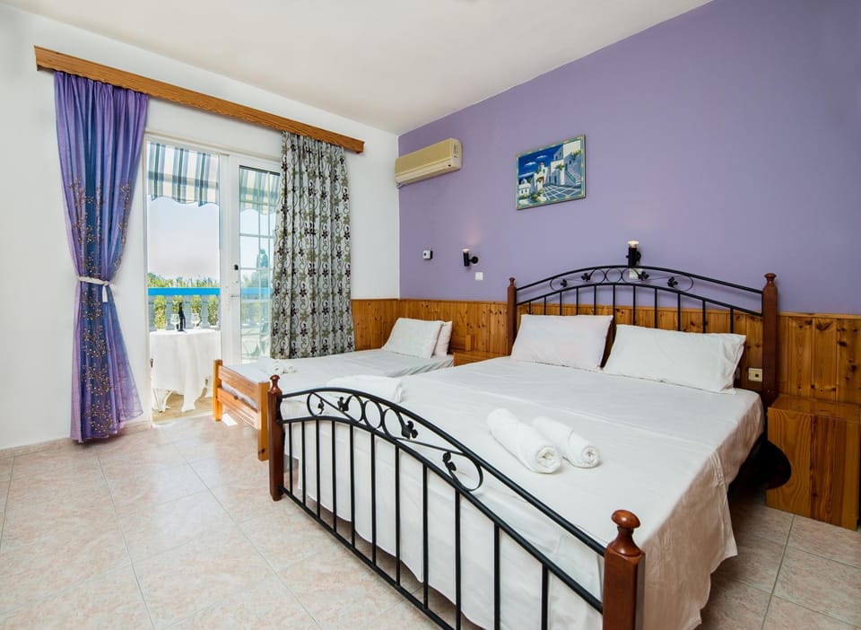 Bed, Photo of the whole room, Bedroom, Garden view, Sea view