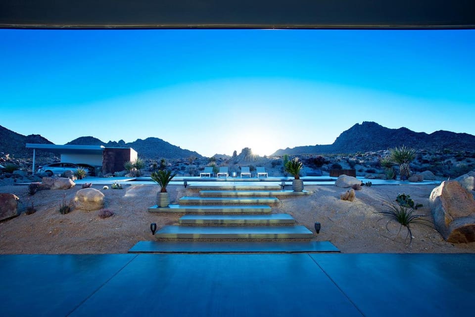 Nearby landmark, Natural landscape, Swimming pool, Swimming pool