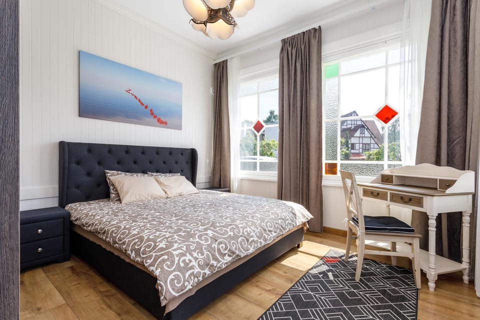 Seating area, Bedroom