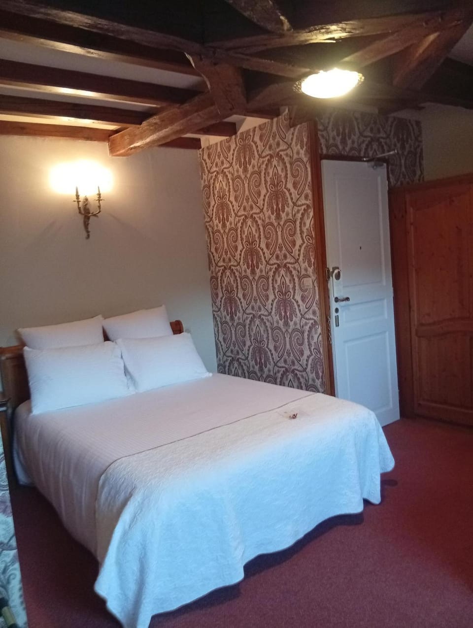 Logis Hôtel Le Plantagenêt Hotel in Centre-Val de Loire