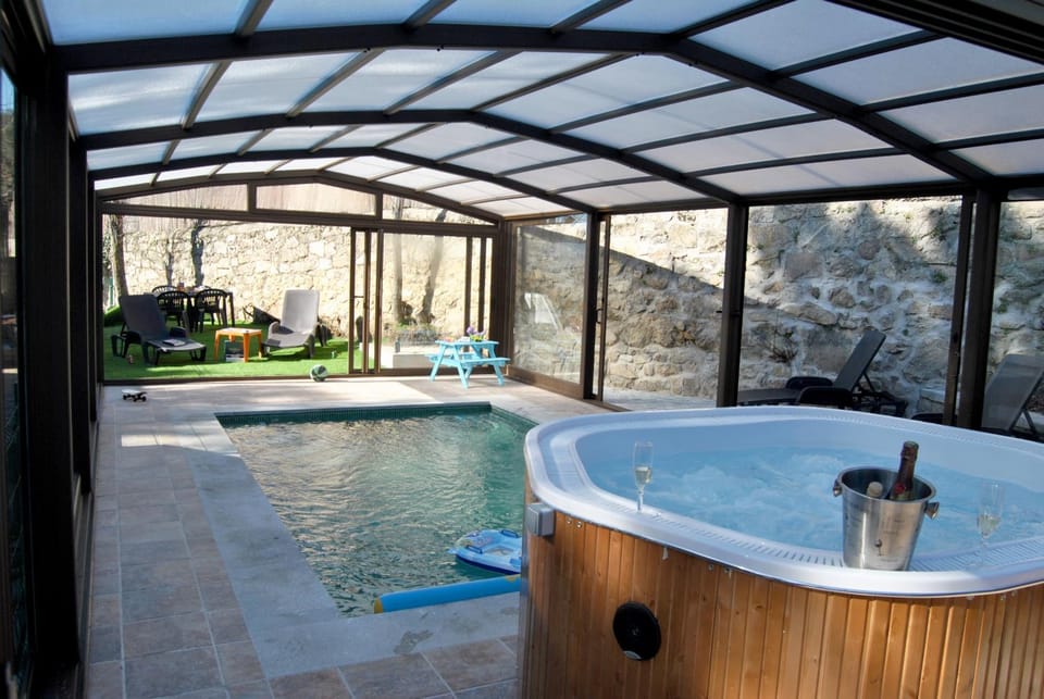 Hot Tub, Swimming pool