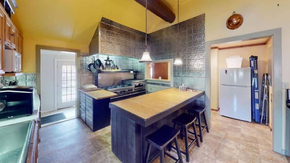 Pack Creek ~ The Lodge House in Utah