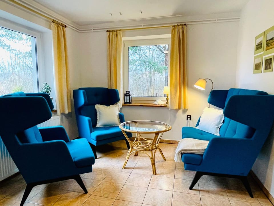 Communal lounge/ TV room, Living room, Seating area