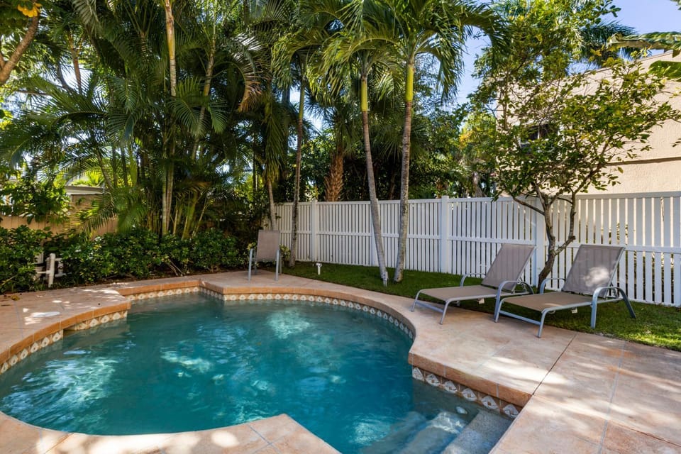 Siesta Avenida Townhome 5208 House in Siesta Beach