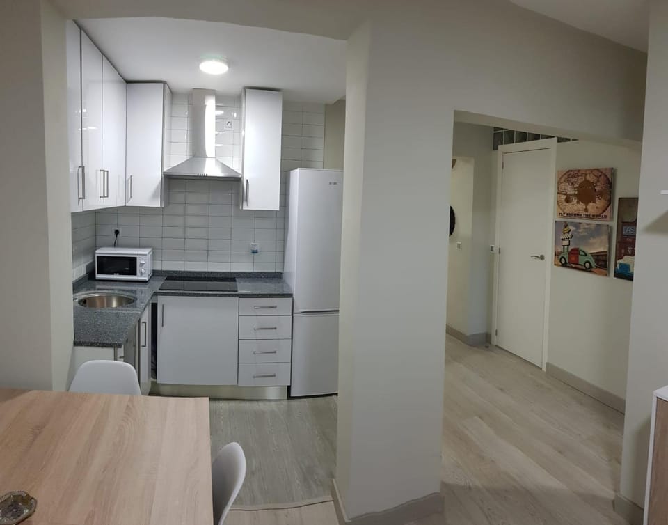 Kitchen or kitchenette, Dining area, dishwasher, stove