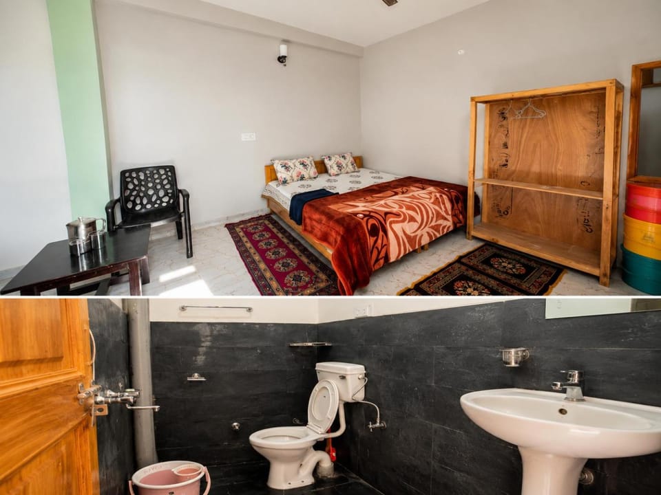 Toilet, Bed, Bathroom, Bedroom