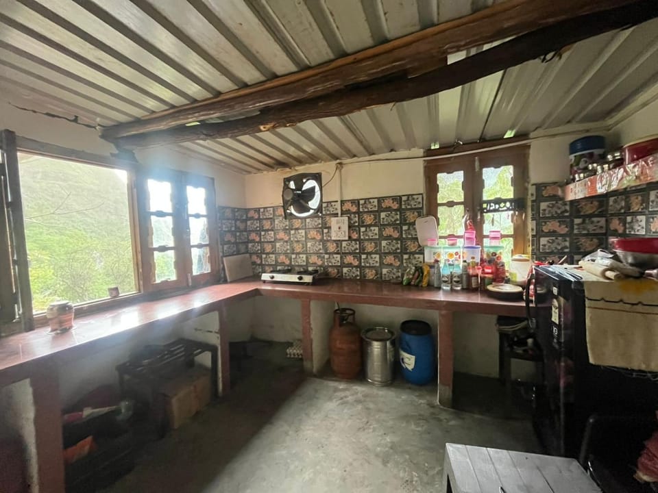 Kitchen or kitchenette, Food and drinks