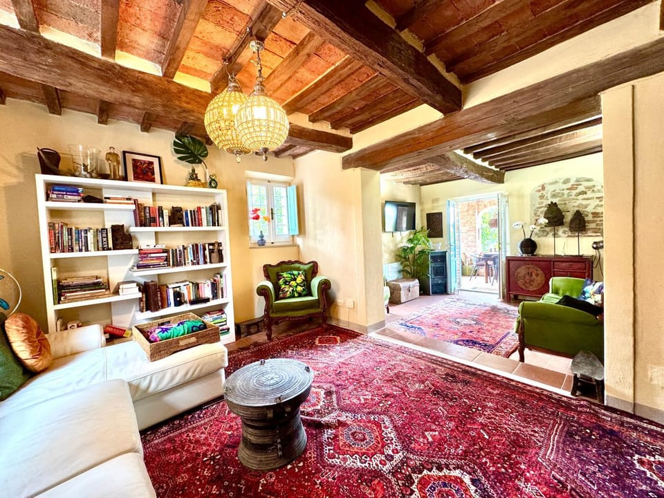 Magical Villa di Gioia Large 6-Bedroom Family Villa with Breathtaking views, Private Garden and Olive grove - in a Cool Village on the Umbria Tuscany Border Villa in Umbria