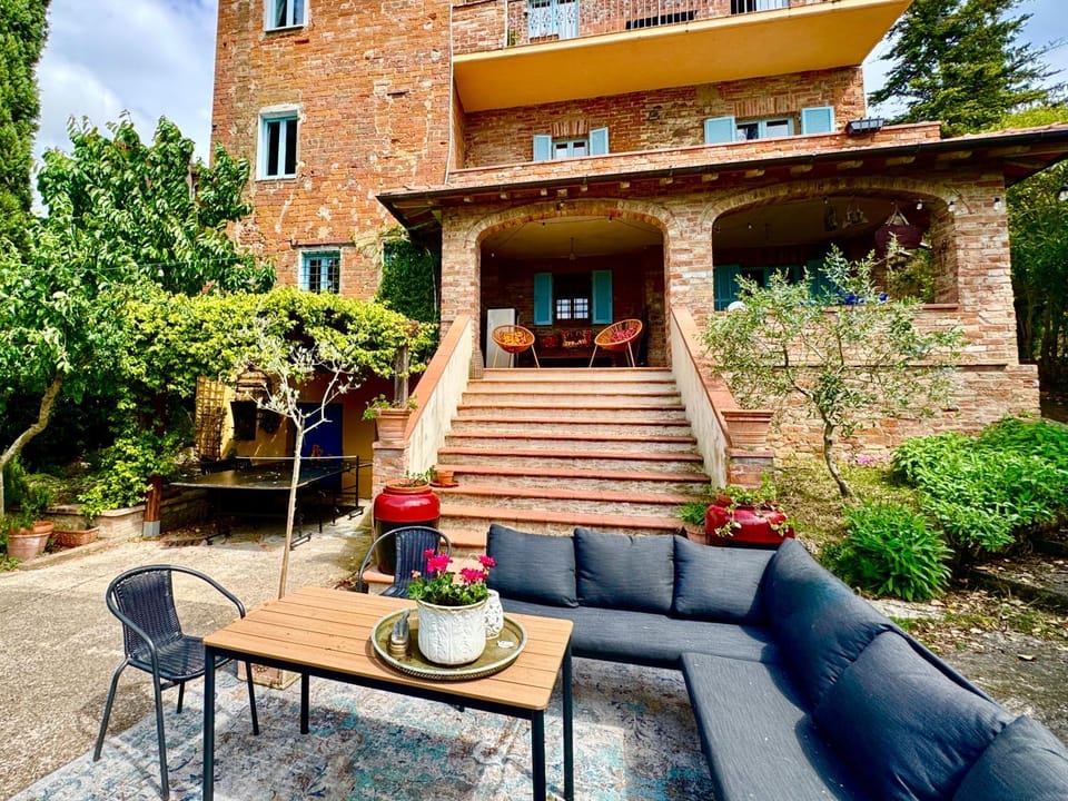 Property building, Patio, Garden, Balcony/Terrace, Seating area