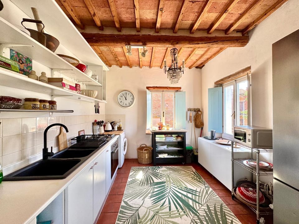 Kitchen or kitchenette, pet friendly, stove