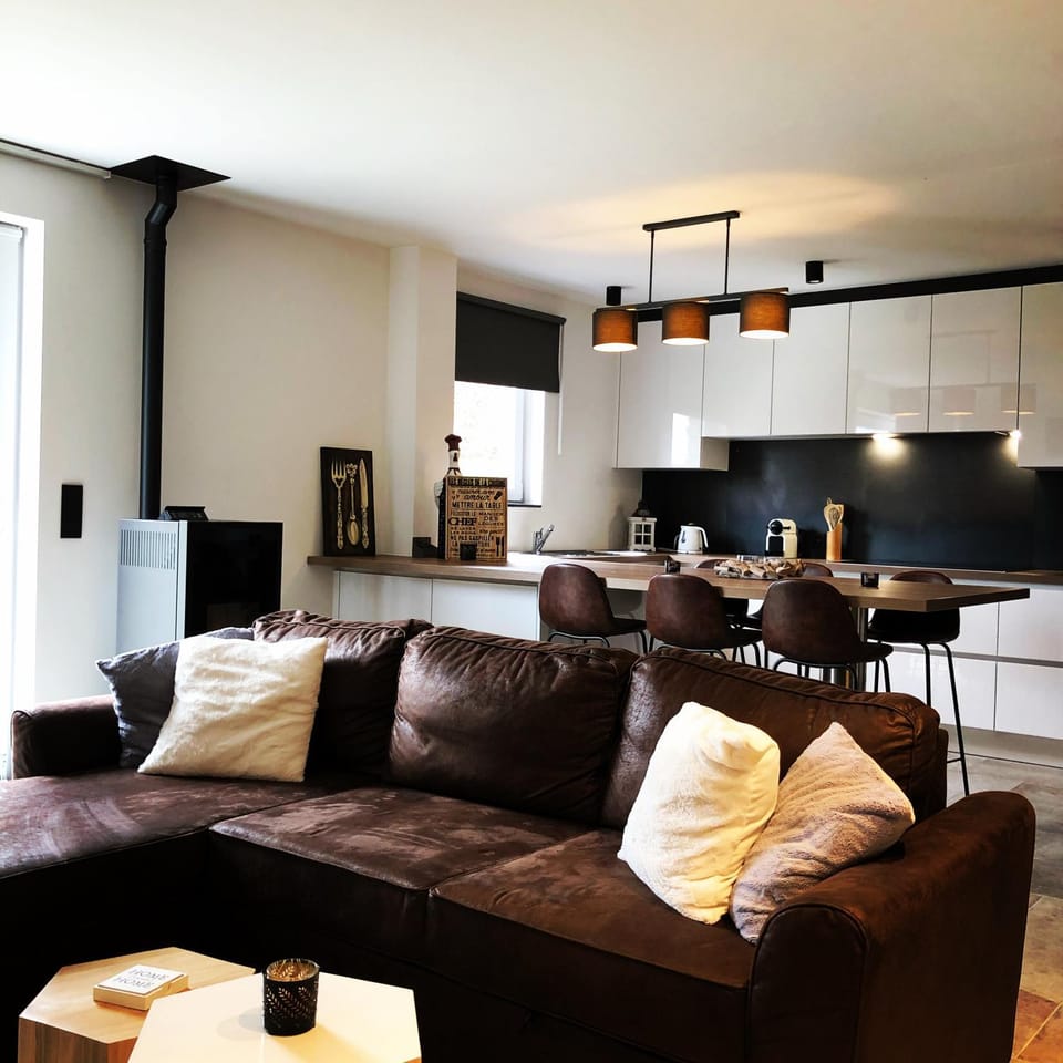 Kitchen or kitchenette, Living room