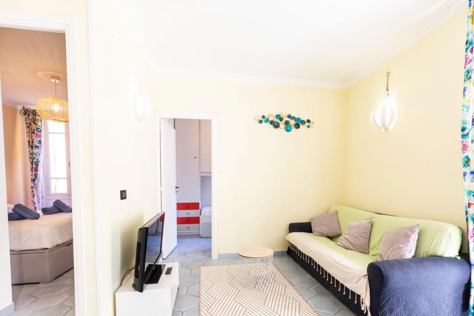 Place Amiral Barnaud Apartment in Antibes