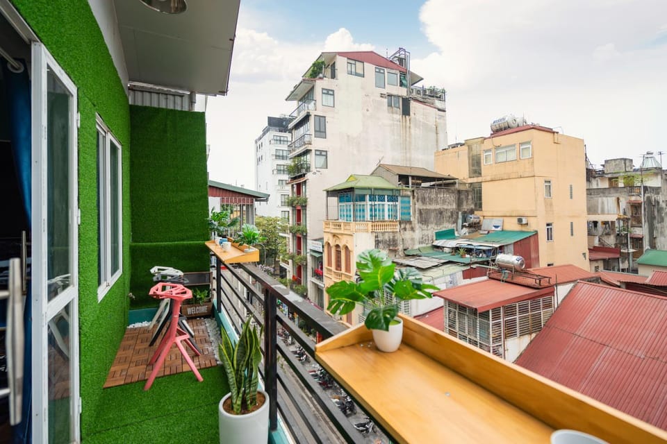 Neighbourhood, Balcony/Terrace, City view, Street view