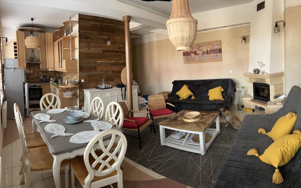 Living room, Seating area, kitchen