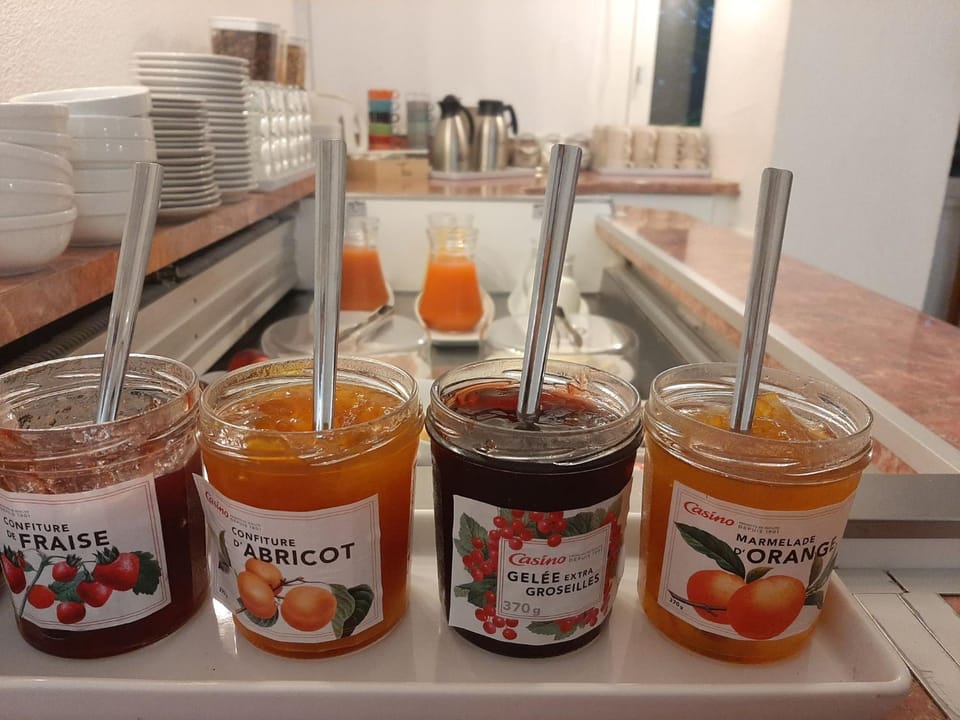 Continental breakfast, Buffet breakfast