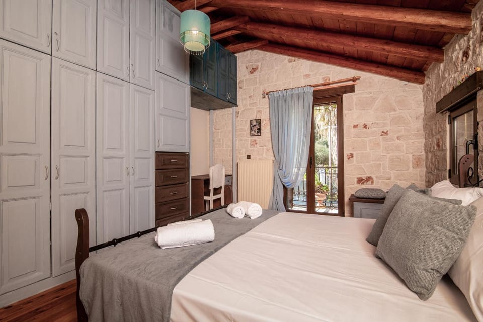 Bed, Balcony/Terrace, Photo of the whole room, Bedroom, towels, wardrobe