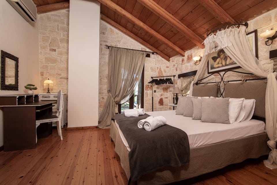 Bed, Photo of the whole room, Bedroom, towels, air conditioner