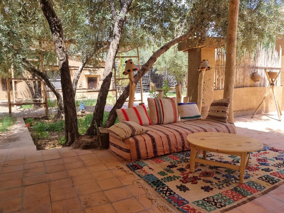Patio, Spring, Day, Garden, Living room, Seating area, Garden view