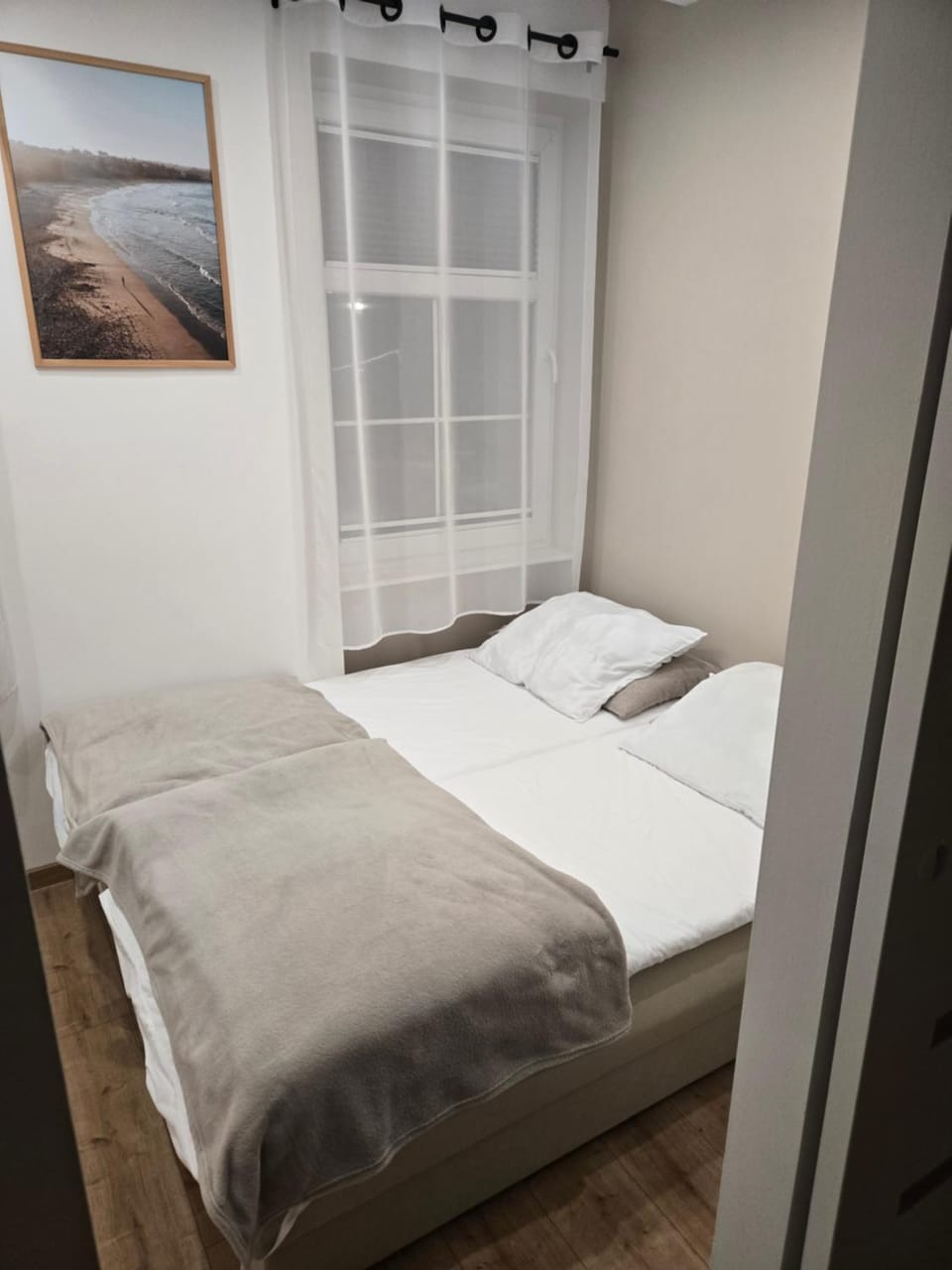 Bedroom, towels