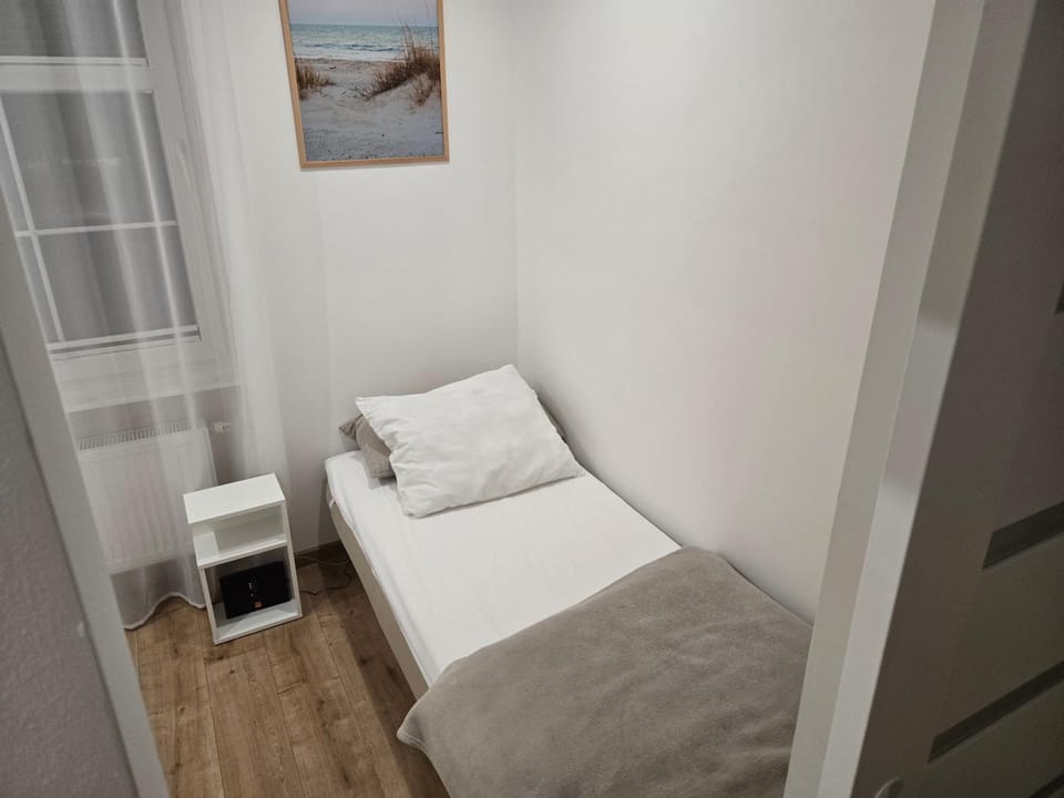 Bedroom, towels
