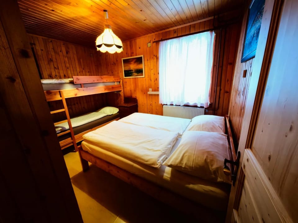 Bed, bunk bed, towels