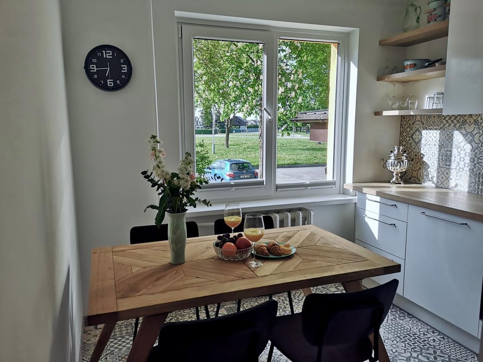 View (from property/room), Kitchen or kitchenette, Dining area