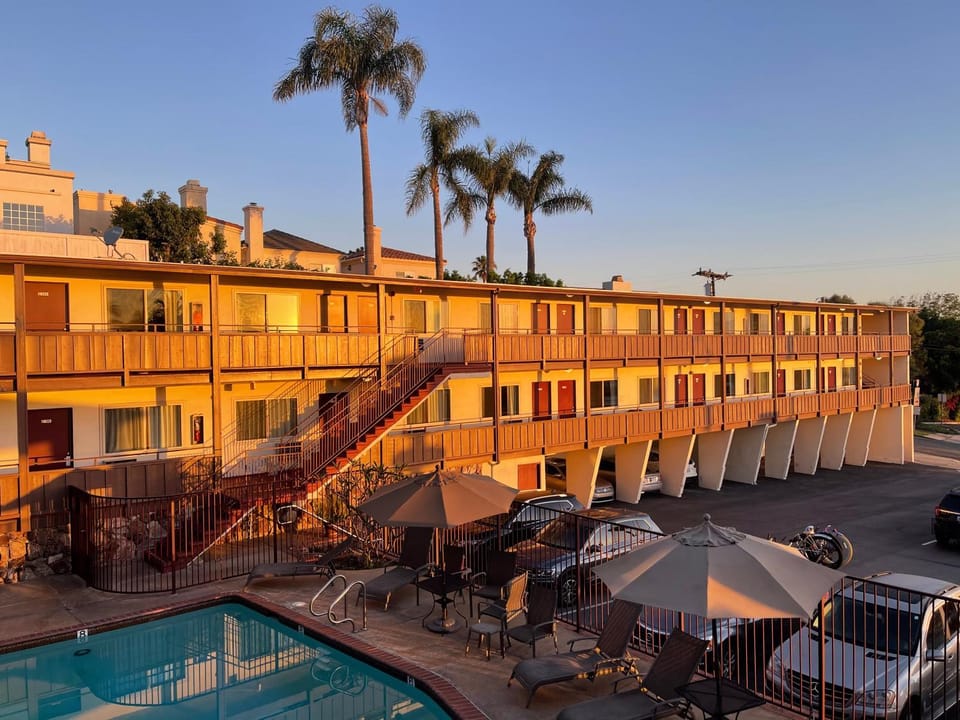 Property building, Swimming pool, Parking