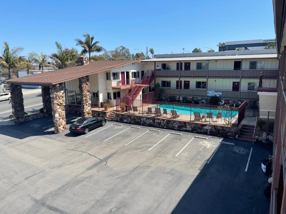 Property building, Swimming pool, Parking