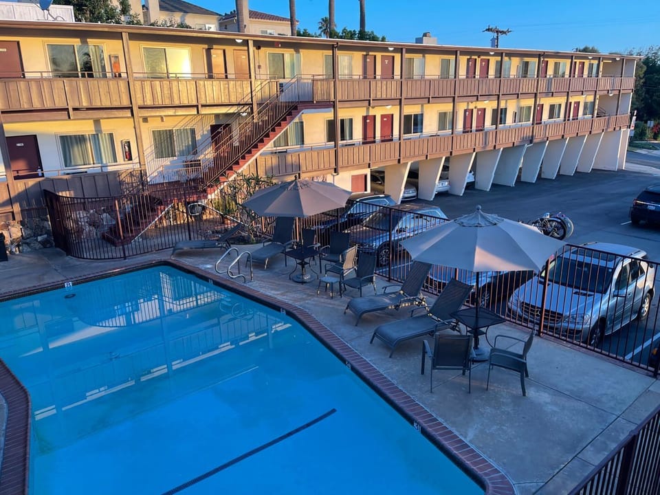 Property building, Swimming pool, Parking