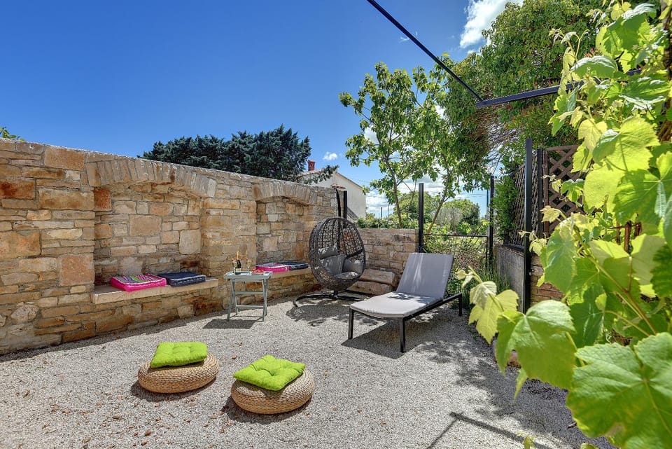 Garden, Seating area, Garden view, sunbed