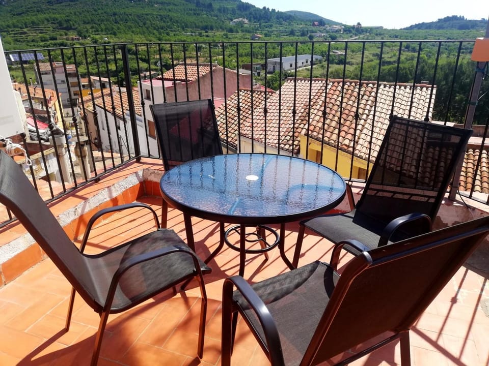 BBQ facilities, Balcony/Terrace, Mountain view